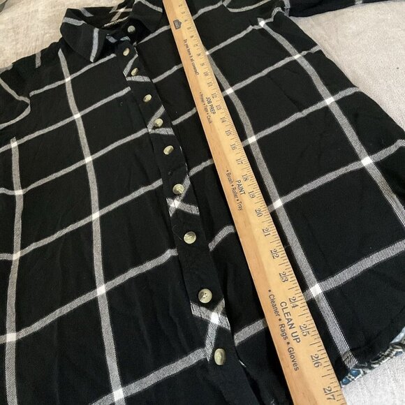 Tolani Collection Long-Sleeve Button Plaid Tunic Black/White - Picture 11 of 12